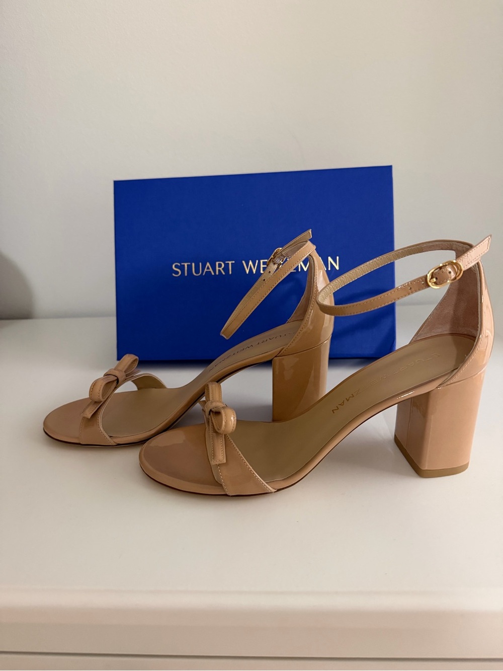 Stuart Weitzman Nude Patent Leather Bow Block-Heel Sandals - Nudist Felicity - Picture 2 of 4